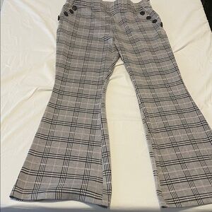 Cato Women Large Plaid Bottoms in Black and White